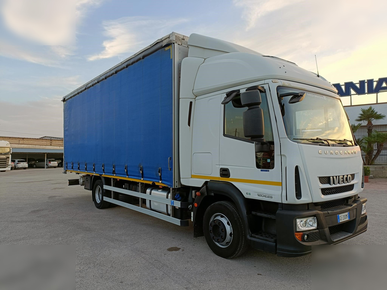 IVECO EUROCARGO 120E25 - Camión lona: foto 3 IVECO EUROCARGO 120E25 - Camión lona: foto 3