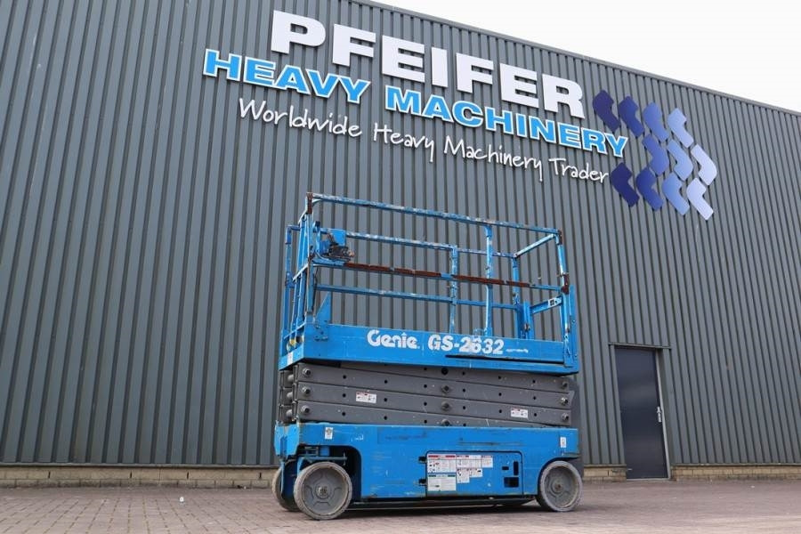 Genie GS2632 Electric, Working Height 10m, 227kg Capacit - Plataforma de tijeras: foto 1 Genie GS2632 Electric, Working Height 10m, 227kg Capacit - Plataforma de tijeras: foto 1