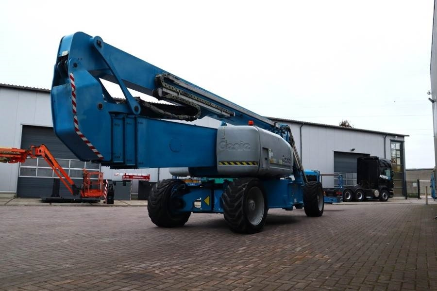Genie ZX135/70 Diesel, 4x4x4 Drive, 43m Lifting Height,  - Plataforma articulada: foto 2 Genie ZX135/70 Diesel, 4x4x4 Drive, 43m Lifting Height,  - Plataforma articulada: foto 2