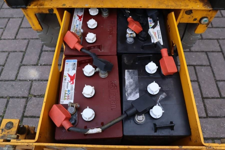 Haulotte Compact 8 Electric, 8.2m Working Height, 350kg Cap - Plataforma de tijeras: foto 5 Haulotte Compact 8 Electric, 8.2m Working Height, 350kg Cap - Plataforma de tijeras: foto 5
