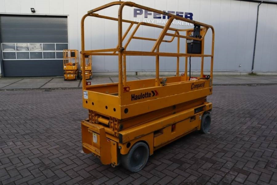 Haulotte Compact 8 Electric, 8.2m Working Height, 350kg Cap - Plataforma de tijeras: foto 2 Haulotte Compact 8 Electric, 8.2m Working Height, 350kg Cap - Plataforma de tijeras: foto 2