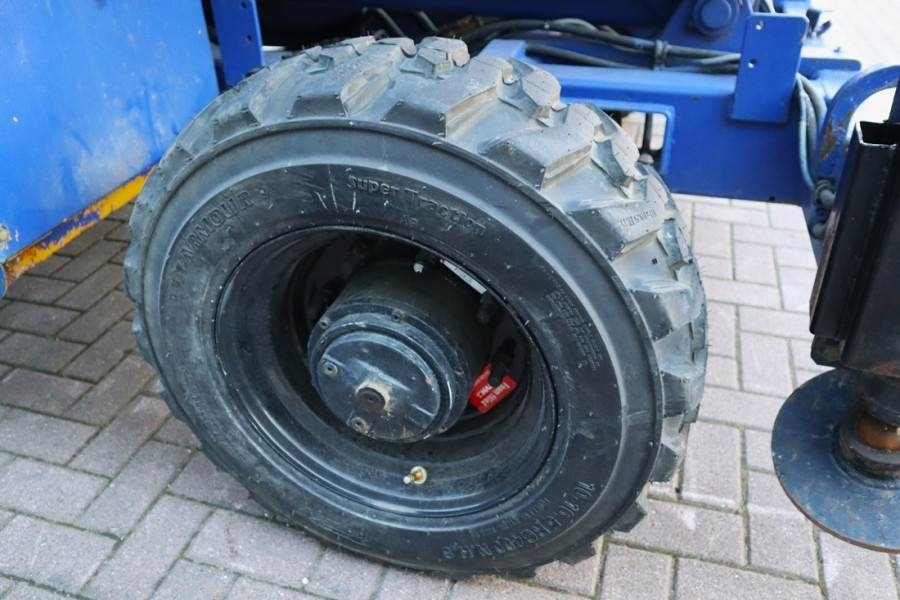 Haulotte H15SX New Tyres, Diesel, 4x4 Drive, 15 Working Hei - Plataforma de tijeras: foto 4 Haulotte H15SX New Tyres, Diesel, 4x4 Drive, 15 Working Hei - Plataforma de tijeras: foto 4