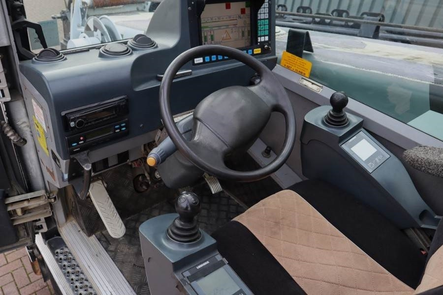 Liebherr LTC1055-3.1 Diesel, 6x6x6 Drive, 55t Capacity, 36m - Grúa todo terreno: foto 4 Liebherr LTC1055-3.1 Diesel, 6x6x6 Drive, 55t Capacity, 36m - Grúa todo terreno: foto 4