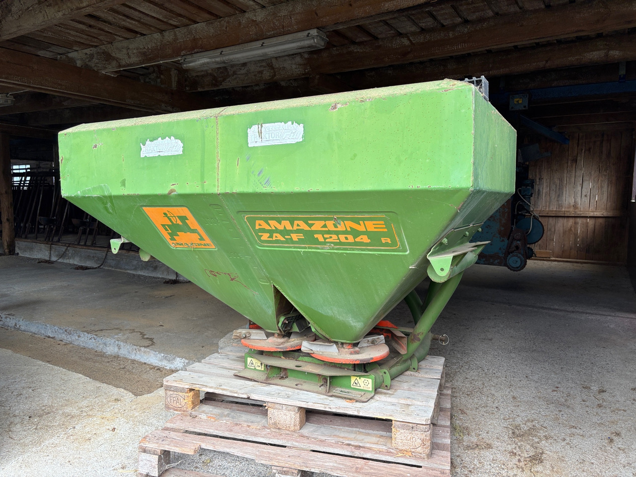 Amazone ZA-F 1204 R - Esparcidor de fertilizantes: foto 1 Amazone ZA-F 1204 R - Esparcidor de fertilizantes: foto 1