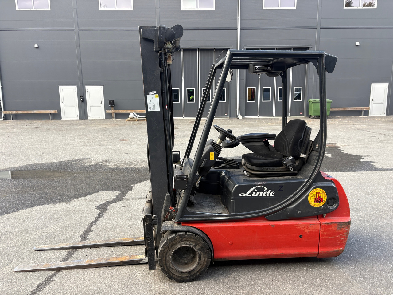Linde E18C-02 - Equipo de manutención: foto 1 Linde E18C-02 - Equipo de manutención: foto 1