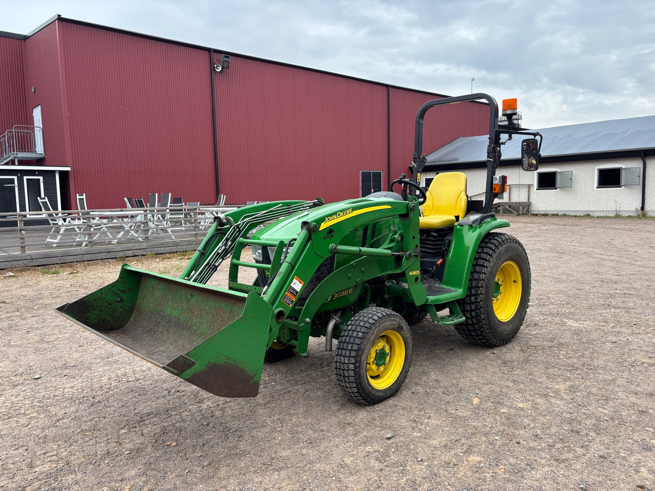 John Deere 3038R - Tractor: foto 1 John Deere 3038R - Tractor: foto 1
