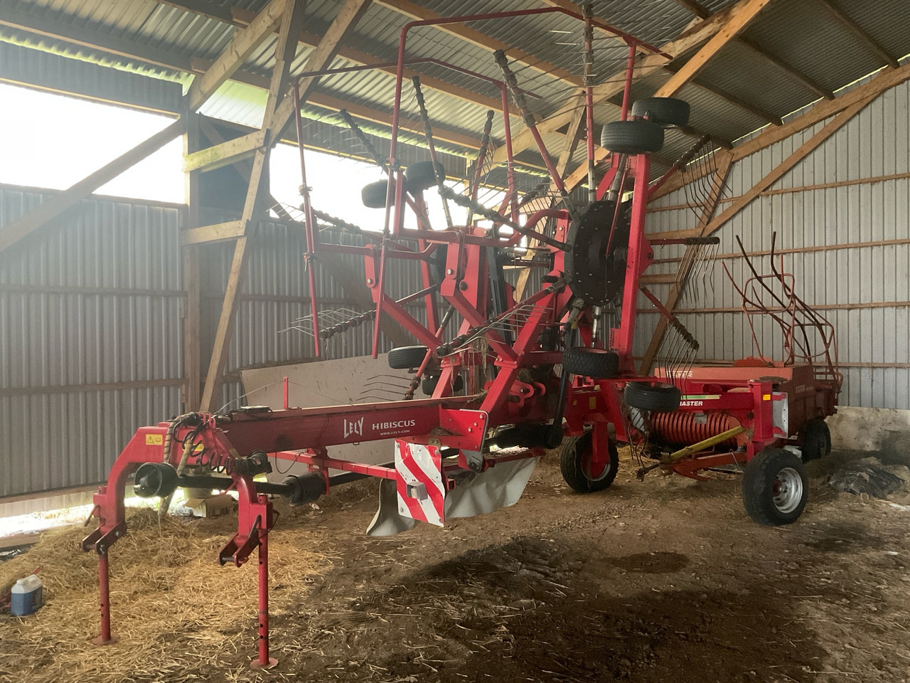 Lely Hibiscus 805 Master - Henificadora: foto 1 Lely Hibiscus 805 Master - Henificadora: foto 1