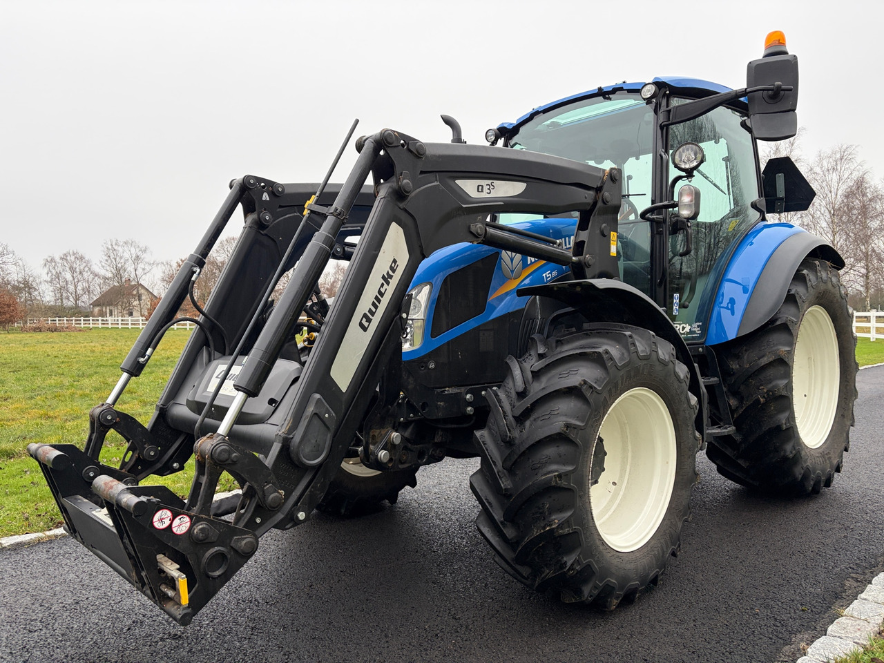 New Holland T5.85 - Tractor: foto 1 New Holland T5.85 - Tractor: foto 1