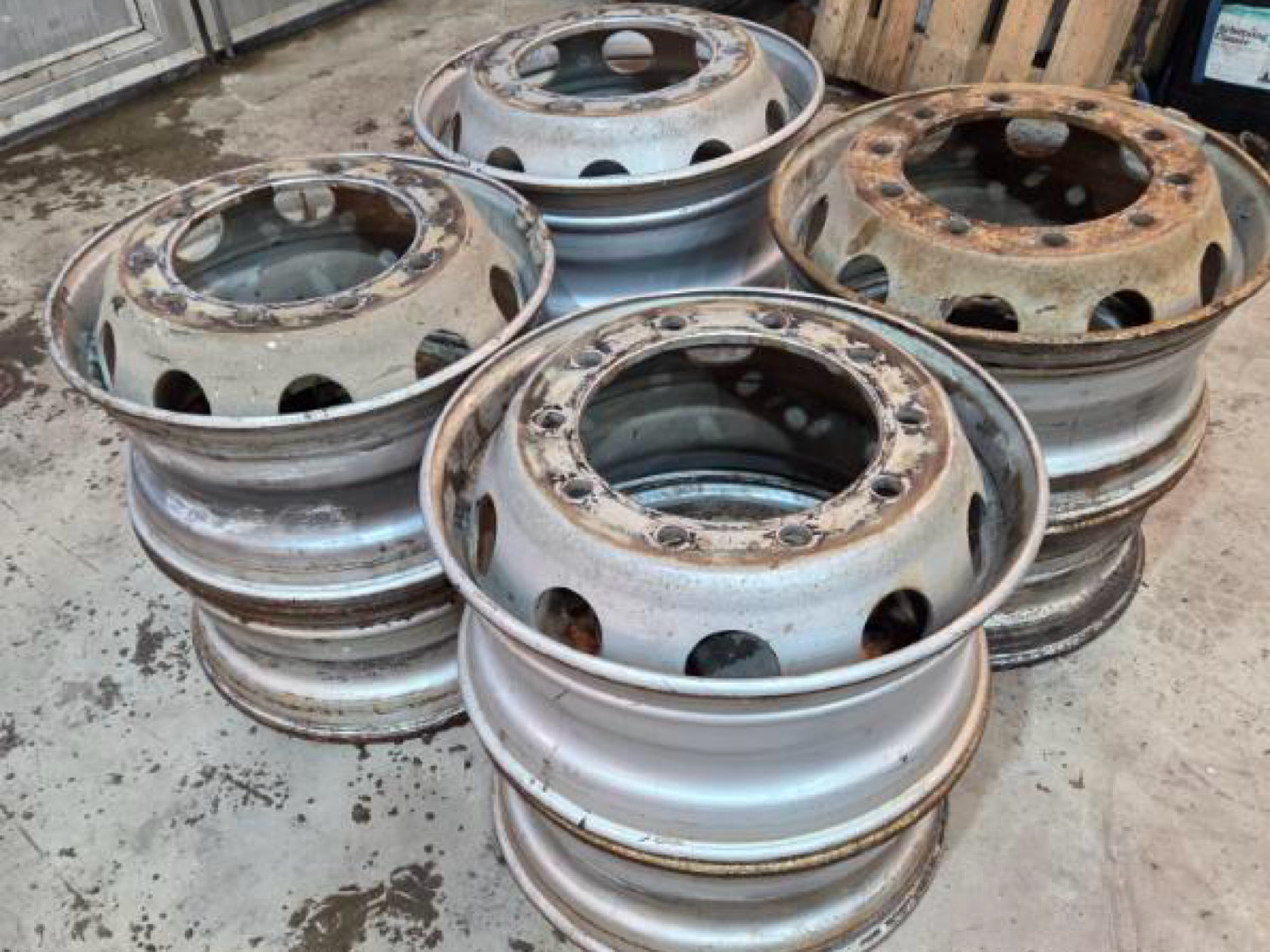 Scania Driv - Llanta para Camión: foto 1 Scania Driv - Llanta para Camión: foto 1