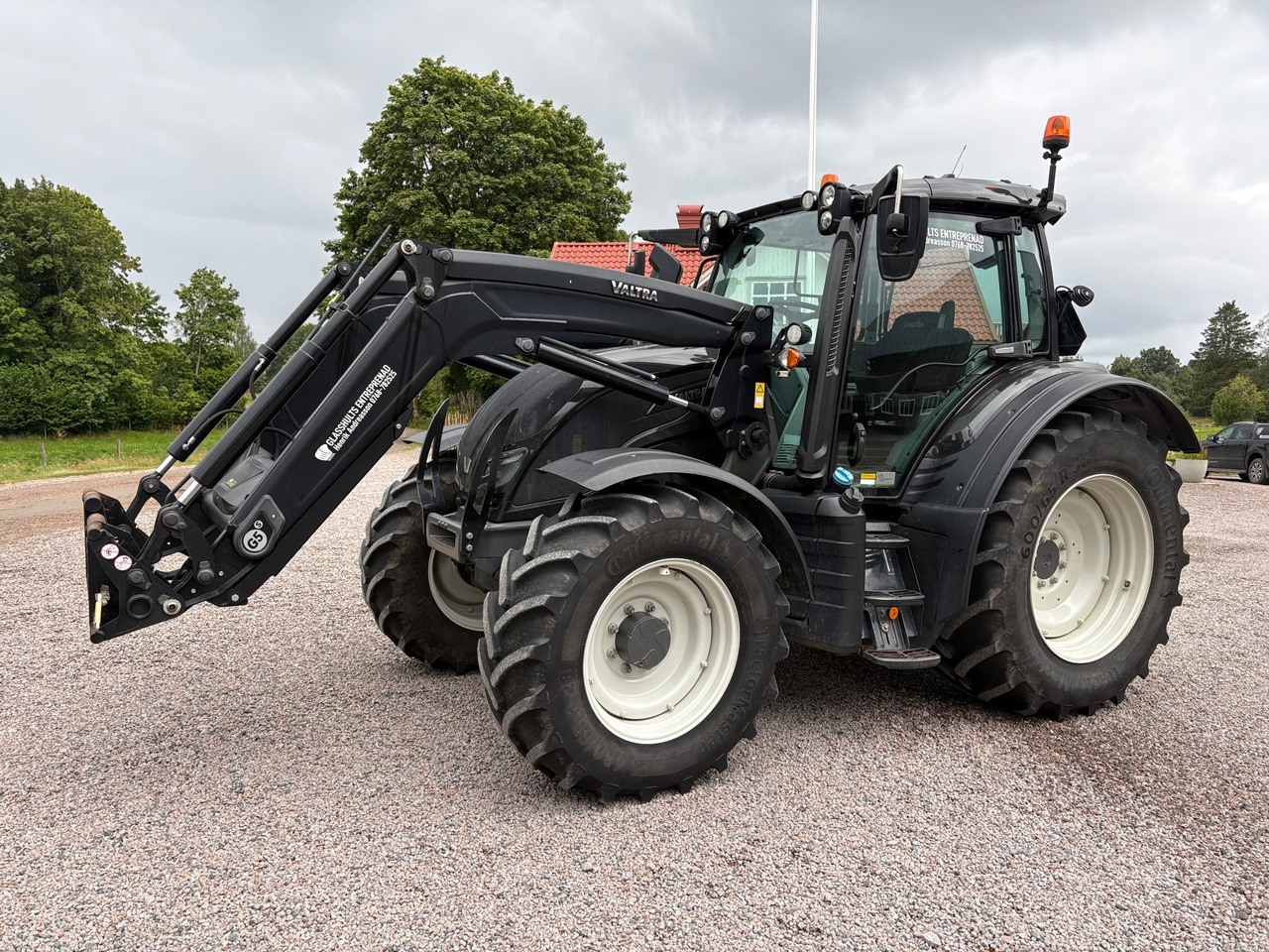 Valtra N154 - Tractor: foto 1 Valtra N154 - Tractor: foto 1