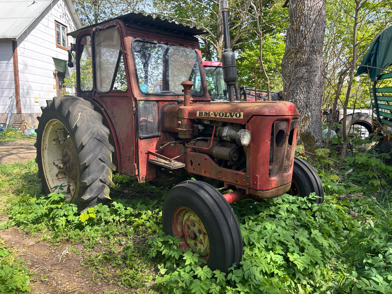 Volvo BM 320 - Tractor: foto 1 Volvo BM 320 - Tractor: foto 1