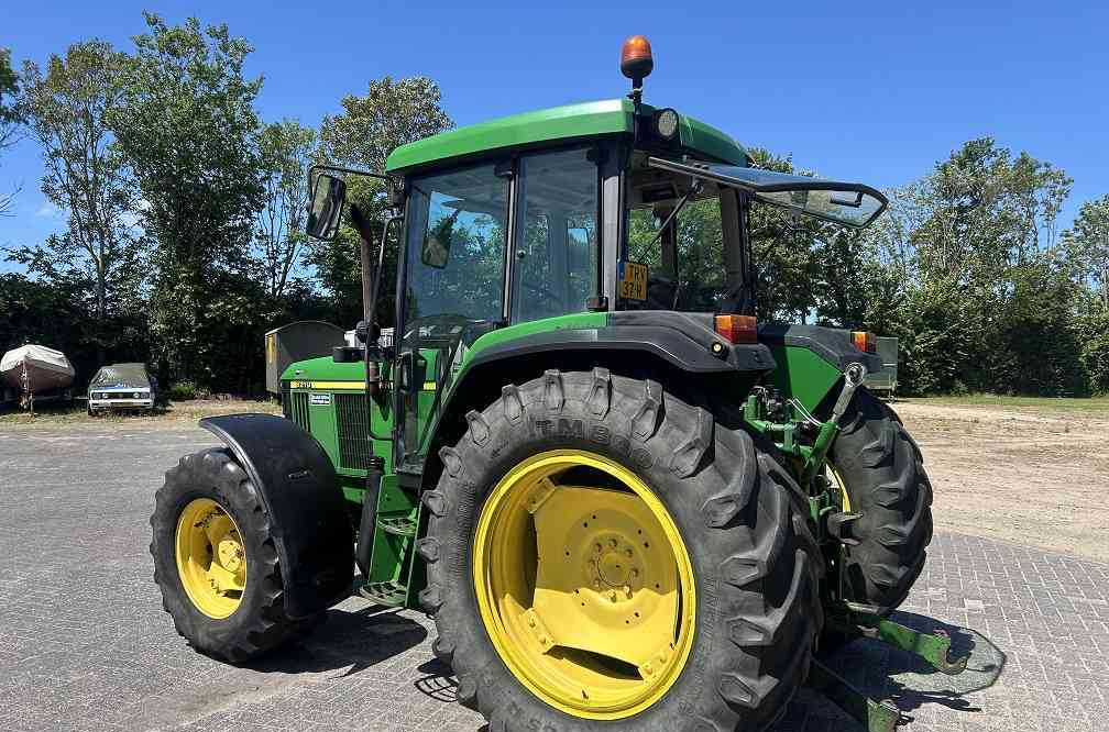 John Deere 6210 - Tractor: foto 2 John Deere 6210 - Tractor: foto 2