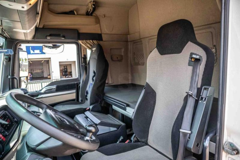 Foto del interior 2: Leasing de MAN TGX 18.460 XLX BLS+ INTARDER MAN TGX 18.460 XLX BLS+ INTARDER Foto del interior 2: Leasing de MAN TGX 18.460 XLX BLS+ INTARDER MAN TGX 18.460 XLX BLS+ INTARDER