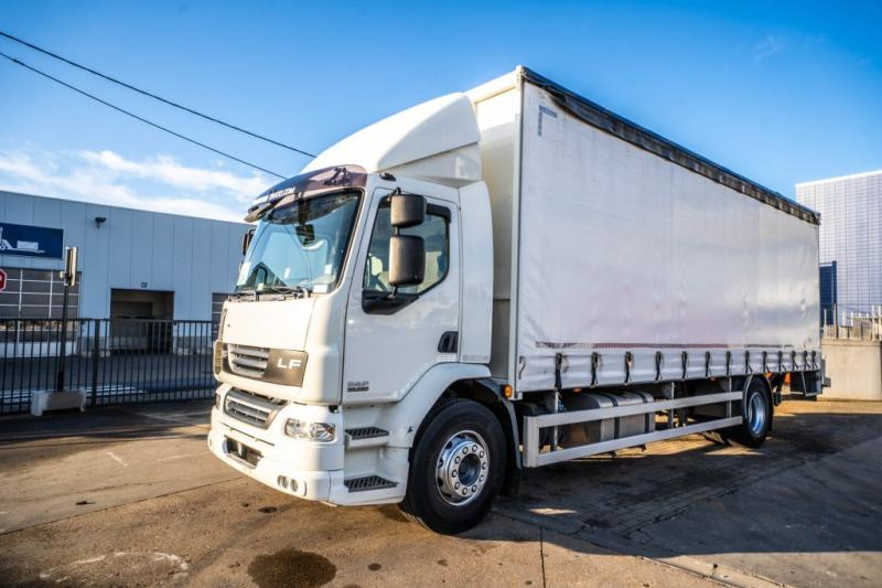 DAF LF 55.250 - Camión lona: foto 1 DAF LF 55.250 - Camión lona: foto 1