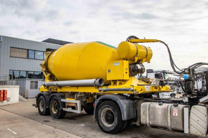 DE BUF BETON MIXER/MALAXEUR/MISCHER 10 M3 /GESTUURD/GELENKT/STEERING/DIR. - Semirremolque hormigonera: foto 4 DE BUF BETON MIXER/MALAXEUR/MISCHER 10 M3 /GESTUURD/GELENKT/STEERING/DIR. - Semirremolque hormigonera: foto 4
