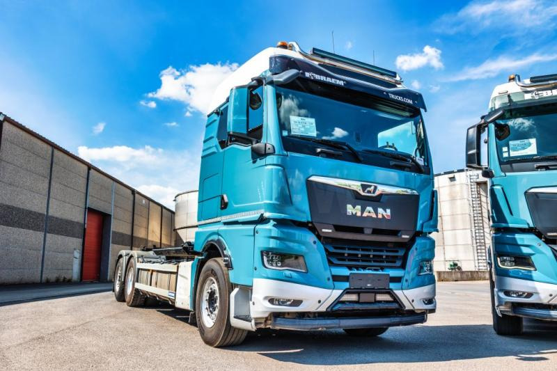 MAN TGX 26.510 6x2-4 LL + AJK - Camión multibasculante: foto 1 MAN TGX 26.510 6x2-4 LL + AJK - Camión multibasculante: foto 1