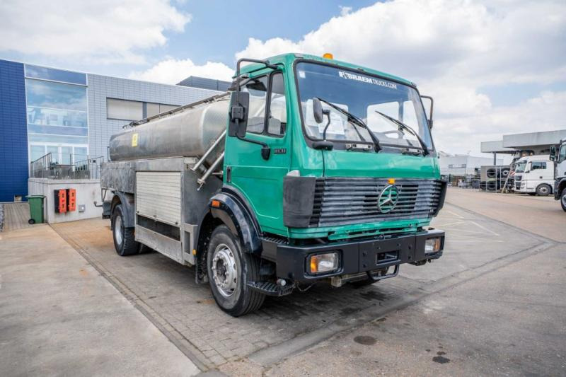 Mercedes SK 1831 L - WATER/EAU-11.500 L/3 Comp. - Camión cisterna: foto 2 Mercedes SK 1831 L - WATER/EAU-11.500 L/3 Comp. - Camión cisterna: foto 2
