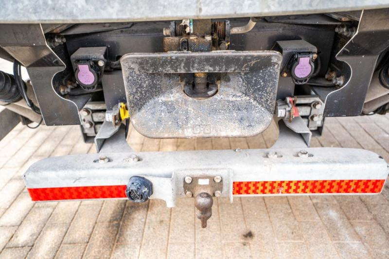 Camión caja cerrada Renault D250 16T.- 36000 KM +DHOLLANDIA 2T.: foto 9