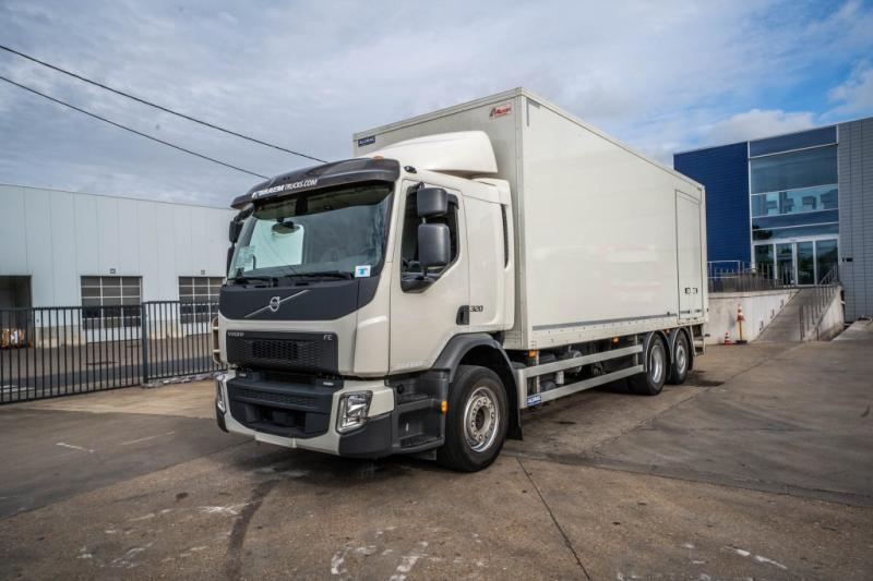 Volvo FE 320 -6X2 +DHOLLANDIA 2.5T- 194.400 KM - Camión caja cerrada: foto 1 Volvo FE 320 -6X2 +DHOLLANDIA 2.5T- 194.400 KM - Camión caja cerrada: foto 1
