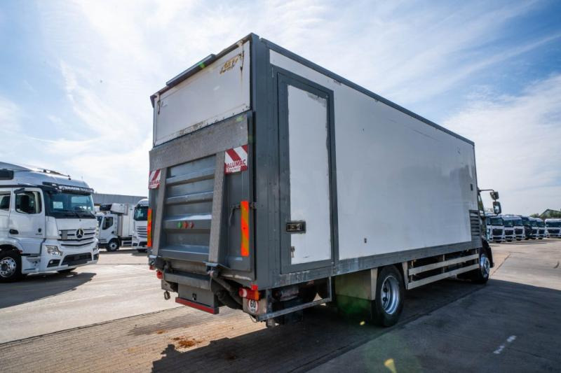 Volvo FL 240 (18t) + DHOLLANDIA 1.5T - Camión caja cerrada: foto 5 Volvo FL 240 (18t) + DHOLLANDIA 1.5T - Camión caja cerrada: foto 5