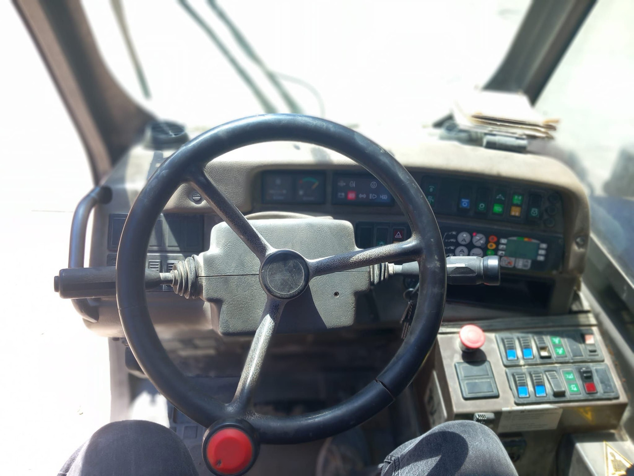 Manipulador telescópico MANITOU MRT1742: foto 14