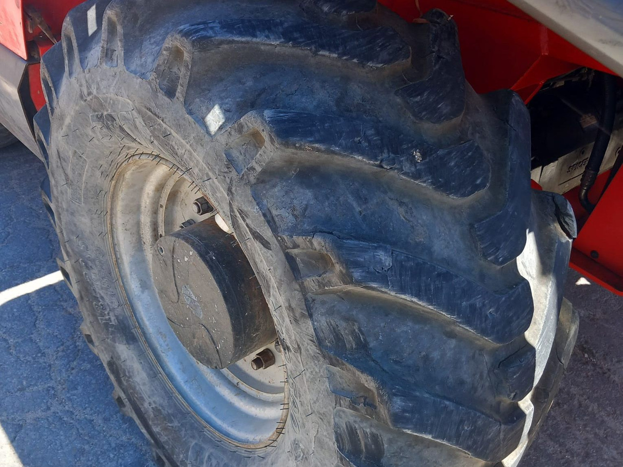 Manipulador telescópico MANITOU MRT1742: foto 9