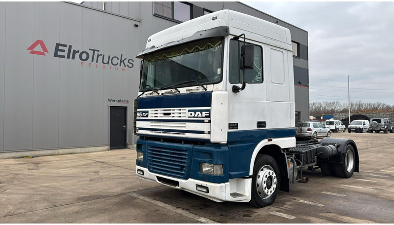 DAF XF 95.380 (EURO 2 / MANUAL GEARBOX / BOITE MANUELLE / TRES PROPRE / CLEAN TRUCK) - Cabeza tractora: foto 1 DAF XF 95.380 (EURO 2 / MANUAL GEARBOX / BOITE MANUELLE / TRES PROPRE / CLEAN TRUCK) - Cabeza tractora: foto 1