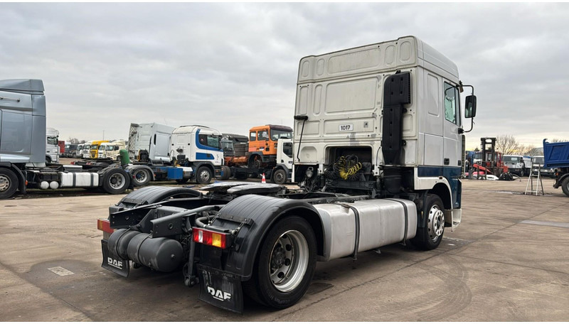 DAF XF 95.380 (EURO 2 / MANUAL GEARBOX / BOITE MANUELLE / TRES PROPRE / CLEAN TRUCK) - Cabeza tractora: foto 4 DAF XF 95.380 (EURO 2 / MANUAL GEARBOX / BOITE MANUELLE / TRES PROPRE / CLEAN TRUCK) - Cabeza tractora: foto 4