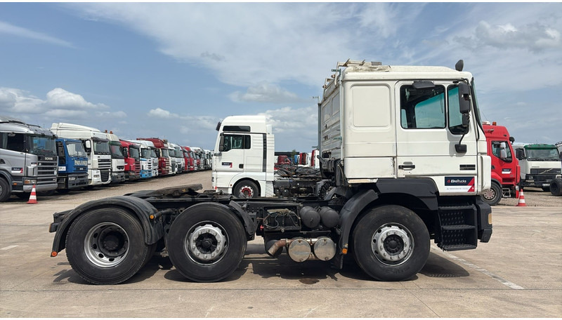 MAN 25.403 (6X2 / 6 CYLINDER / EURO 2 / MANUAL GEARBOX / 8 TYRES) - Cabeza tractora: foto 3 MAN 25.403 (6X2 / 6 CYLINDER / EURO 2 / MANUAL GEARBOX / 8 TYRES) - Cabeza tractora: foto 3