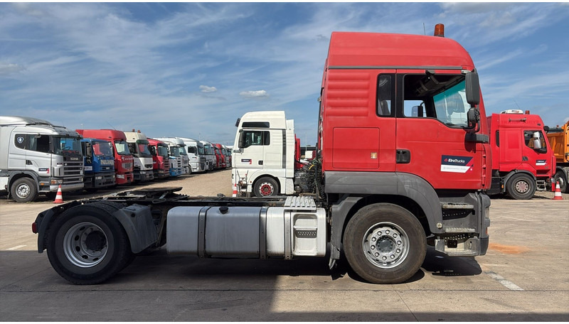 MAN TGA 18.390 (BOITE MANUELLE / MANUAL GEARBOX / PTO / POMPE HYDRAULIQUE) - Cabeza tractora: foto 4 MAN TGA 18.390 (BOITE MANUELLE / MANUAL GEARBOX / PTO / POMPE HYDRAULIQUE) - Cabeza tractora: foto 4