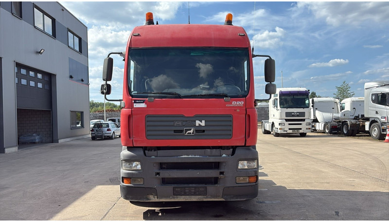 MAN TGA 18.390 (BOITE MANUELLE / MANUAL GEARBOX / PTO / POMPE HYDRAULIQUE) - Cabeza tractora: foto 2 MAN TGA 18.390 (BOITE MANUELLE / MANUAL GEARBOX / PTO / POMPE HYDRAULIQUE) - Cabeza tractora: foto 2