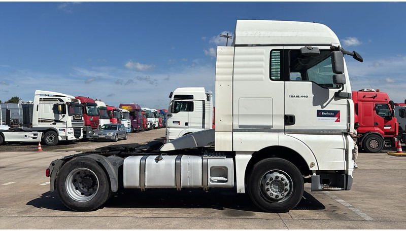 MAN TGA 18.440 (BOITE MANUELLE / MANUAL GEARBOX) - Cabeza tractora: foto 3 MAN TGA 18.440 (BOITE MANUELLE / MANUAL GEARBOX) - Cabeza tractora: foto 3