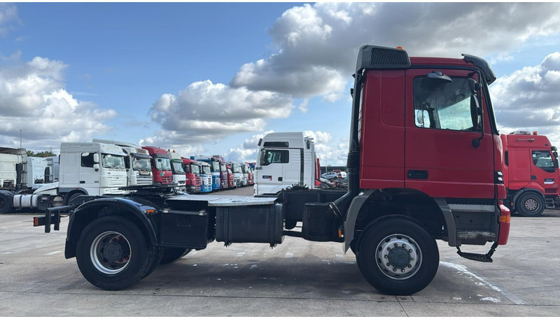 Mercedes-Benz Actros 1840 (4X4 / LAMES / GRANT PONT / PARFAIT ETAT / MP1 / V6 / ALLRAD) - Cabeza tractora: foto 4 Mercedes-Benz Actros 1840 (4X4 / LAMES / GRANT PONT / PARFAIT ETAT / MP1 / V6 / ALLRAD) - Cabeza tractora: foto 4