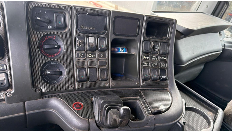 Leasing de Scania R164-480 (RETARDER / BOITE MANUELLE / MANUAL GEARBOX / STEEL SUSP. / LAMES / V8) Scania R164-480 (RETARDER / BOITE MANUELLE / MANUAL GEARBOX / STEEL SUSP. / LAMES / V8): foto 16 Leasing de Scania R164-480 (RETARDER / BOITE MANUELLE / MANUAL GEARBOX / STEEL SUSP. / LAMES / V8) Scania R164-480 (RETARDER / BOITE MANUELLE / MANUAL GEARBOX / STEEL SUSP. / LAMES / V8): foto 16