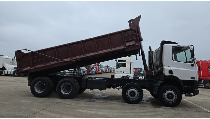 DAF 85 CF 340 (EURO 2 / MANUAL PUMP / STEEL SUSP. / POSSIBLE AS CHASSIS / 8X4) - Camión volquete: foto 4 DAF 85 CF 340 (EURO 2 / MANUAL PUMP / STEEL SUSP. / POSSIBLE AS CHASSIS / 8X4) - Camión volquete: foto 4