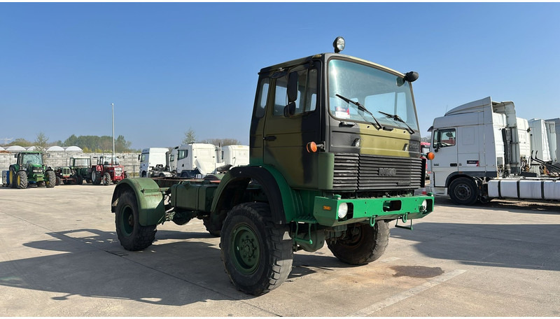 Iveco Magirus 110 - 16 (4X4 / 57000 KM / LAMES / GRAND PONT / 6 CYLINDRES EN LIGNE !! / MANUAL PUMP) - Camión chasis: foto 3 Iveco Magirus 110 - 16 (4X4 / 57000 KM / LAMES / GRAND PONT / 6 CYLINDRES EN LIGNE !! / MANUAL PUMP) - Camión chasis: foto 3