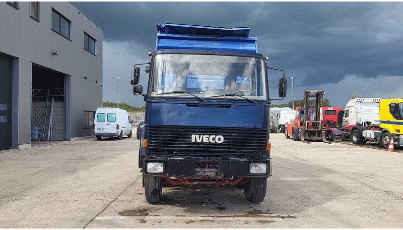 Iveco Magirus 340-34 (GRAND PONT / LAMES / POMPE MANUELLE / PARFAIT) - Camión volquete: foto 2 Iveco Magirus 340-34 (GRAND PONT / LAMES / POMPE MANUELLE / PARFAIT) - Camión volquete: foto 2