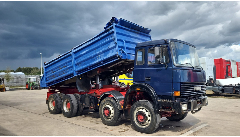 Iveco Magirus 340-34 (GRAND PONT / LAMES / POMPE MANUELLE / PARFAIT) - Camión volquete: foto 4 Iveco Magirus 340-34 (GRAND PONT / LAMES / POMPE MANUELLE / PARFAIT) - Camión volquete: foto 4