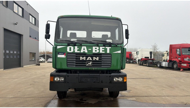 MAN 26.314 (STEEL SUSP. / LAMES / BIG AXLE / MANUAL PUMP / POMPE MANUELLE) - Camión chasis: foto 4 MAN 26.314 (STEEL SUSP. / LAMES / BIG AXLE / MANUAL PUMP / POMPE MANUELLE) - Camión chasis: foto 4