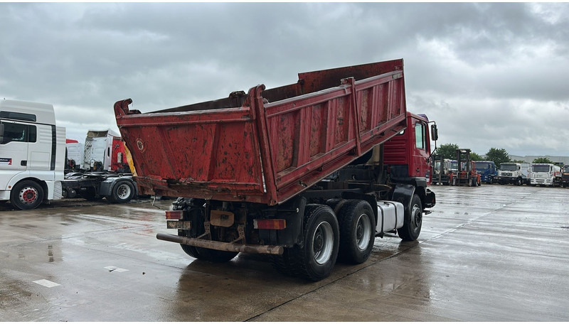 MAN 26.403 (STEEL SUSPENSION / VERY CLEAN / 6 CYLINDER / BIG AXLE / EURO 2) - Camión volquete: foto 4 MAN 26.403 (STEEL SUSPENSION / VERY CLEAN / 6 CYLINDER / BIG AXLE / EURO 2) - Camión volquete: foto 4