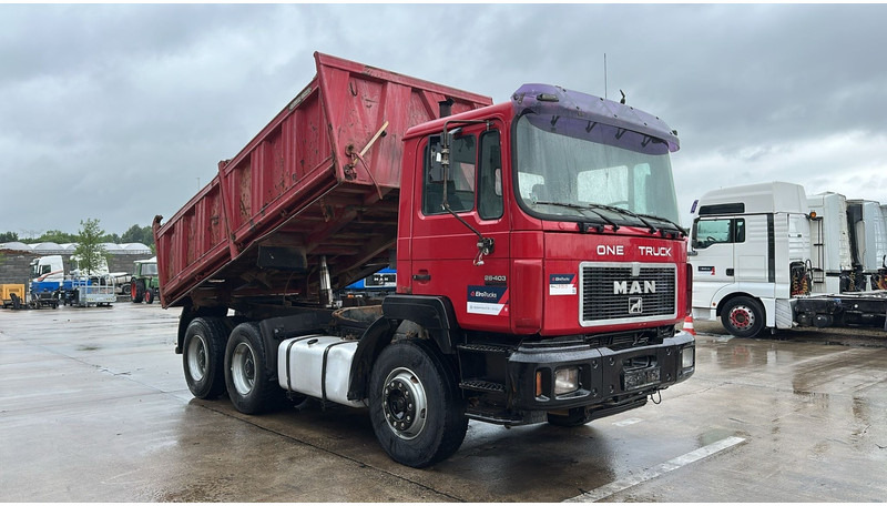 MAN 26.403 (STEEL SUSPENSION / VERY CLEAN / 6 CYLINDER / BIG AXLE / EURO 2) - Camión volquete: foto 3 MAN 26.403 (STEEL SUSPENSION / VERY CLEAN / 6 CYLINDER / BIG AXLE / EURO 2) - Camión volquete: foto 3