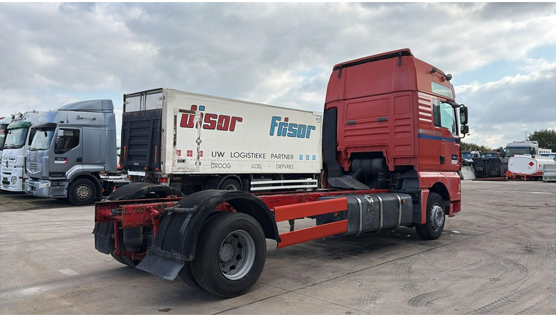 Camión chasis MAN TGA 18.410 (POMPE MANUELLE / MANUAL PUMP / BOITE MANUELLE / MANUAL GEARBOX): foto 8 Camión chasis MAN TGA 18.410 (POMPE MANUELLE / MANUAL PUMP / BOITE MANUELLE / MANUAL GEARBOX): foto 8