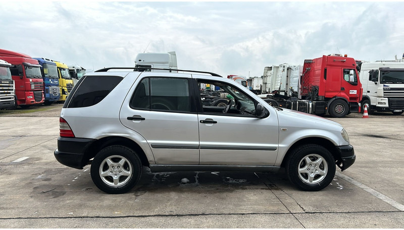Mercedes-Benz M-Klasse ML 270 CDI - SUV/ Todoterreno: foto 4 Mercedes-Benz M-Klasse ML 270 CDI - SUV/ Todoterreno: foto 4