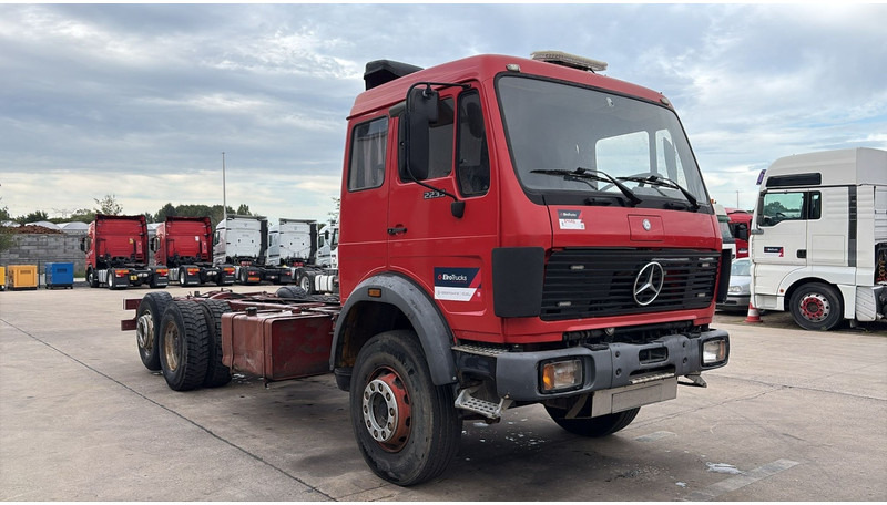 Camión chasis Mercedes-Benz SK 2233 (GRAND PONT / V8 AVEC 2X TURBO / BIG AXLE): foto 6
