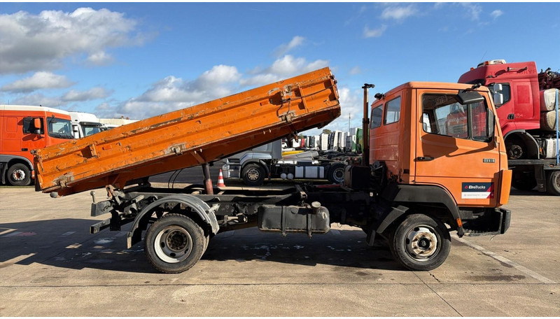 Mercedes-Benz SK 814 (3 WAY TIPPER / MANUAL PUMP / AUXILAIRY / SPER / STEEL SUSP. / LAMES) - Camión volquete: foto 3 Mercedes-Benz SK 814 (3 WAY TIPPER / MANUAL PUMP / AUXILAIRY / SPER / STEEL SUSP. / LAMES) - Camión volquete: foto 3