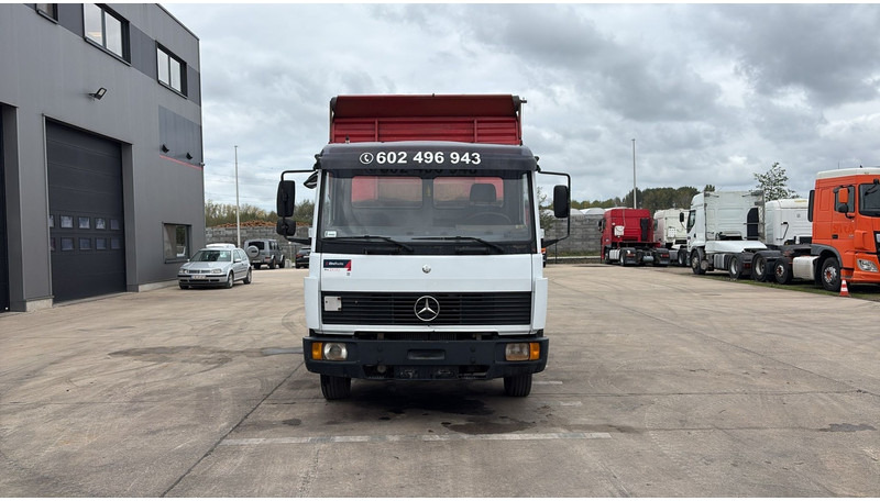 Mercedes-Benz SK 814 (SPER / AUXILAIRY / MANUAL PUMP / STEEL SUSP. / 6 CYLINDER / 3 WAY TIPPER / PERFECT) - Camión volquete: foto 2 Mercedes-Benz SK 814 (SPER / AUXILAIRY / MANUAL PUMP / STEEL SUSP. / 6 CYLINDER / 3 WAY TIPPER / PERFECT) - Camión volquete: foto 2