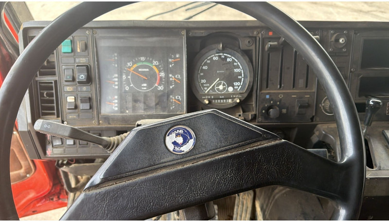 Leasing de Scania 93-280 (POMPE MANUELLE / MANUAL PUMP / 6X4 / STEEL SUSP. / LAMES) Scania 93-280 (POMPE MANUELLE / MANUAL PUMP / 6X4 / STEEL SUSP. / LAMES): foto 19
