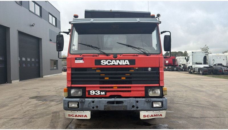 Scania 93-280 (POMPE MANUELLE / MANUAL PUMP / 6X4 / STEEL SUSP. / LAMES) - Camión volquete: foto 3 Scania 93-280 (POMPE MANUELLE / MANUAL PUMP / 6X4 / STEEL SUSP. / LAMES) - Camión volquete: foto 3