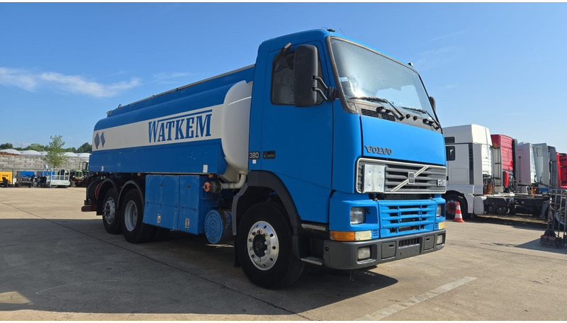 Volvo FH 12.380 (20.100 LITERS / PARFAIT ETAT / TOP CONDITION !!! / 6X2 / BOITE MANUELLE) - Camión cisterna: foto 3 Volvo FH 12.380 (20.100 LITERS / PARFAIT ETAT / TOP CONDITION !!! / 6X2 / BOITE MANUELLE) - Camión cisterna: foto 3