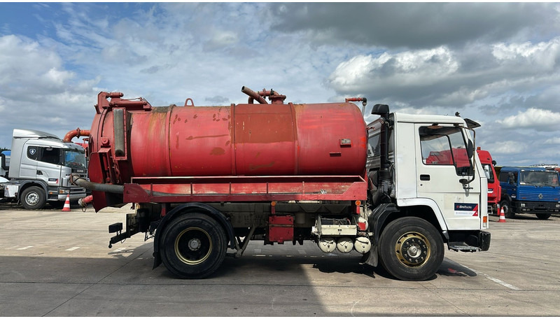 Volvo FL 10 - 280 (12.000L / POMPE MANUELLE / MANUAL PUMP / BOITE MANUELLE / MANUAL GEARBOX) - Limpieza de alcantarillado: foto 4 Volvo FL 10 - 280 (12.000L / POMPE MANUELLE / MANUAL PUMP / BOITE MANUELLE / MANUAL GEARBOX) - Limpieza de alcantarillado: foto 4